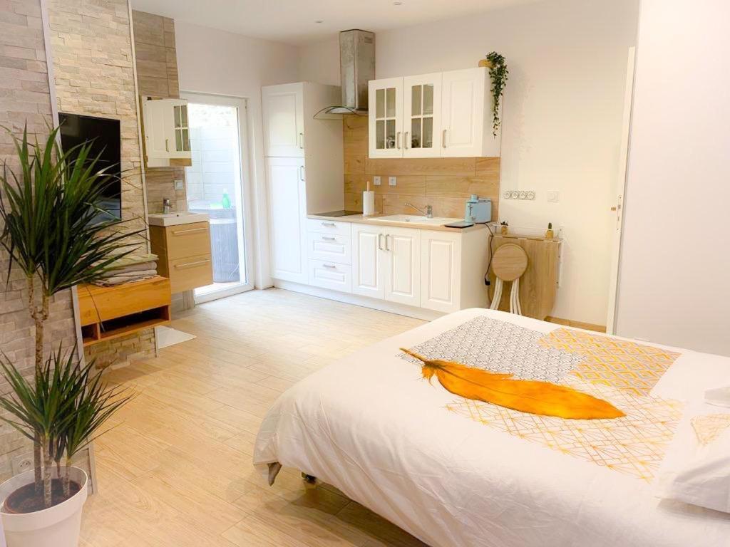 Le Menhir 2 Jacuzzi Spa Terasse Barbecue La Roche-Blanche  المظهر الخارجي الصورة